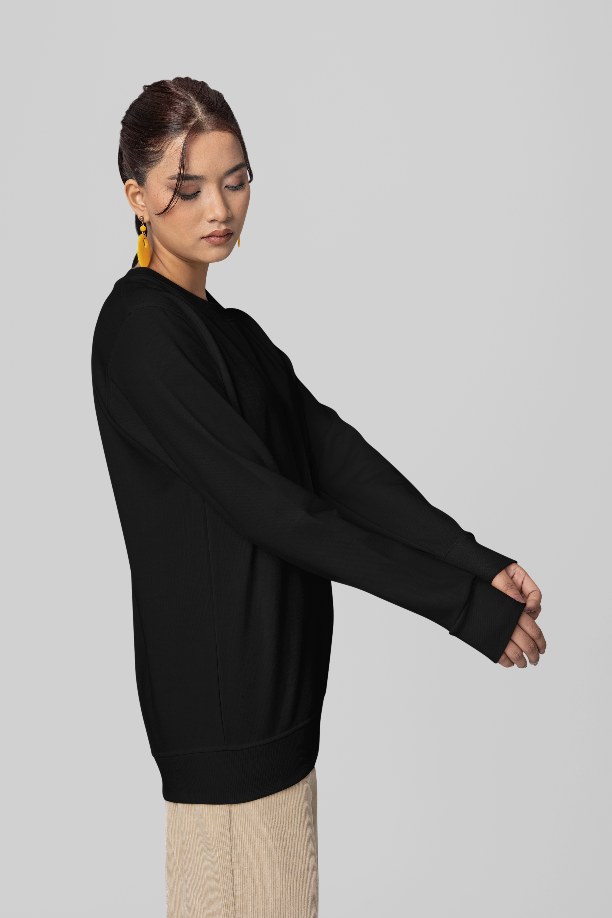 Women Sweatshirt/Black Modern Design for Effortless Fashion
